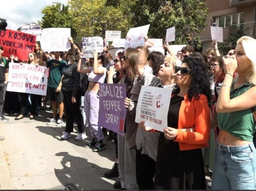 Protestohet sërish për rastin e 11-vjeçares, kërkohet shkarkimi i kryeprokurorit Kujtim Munishi