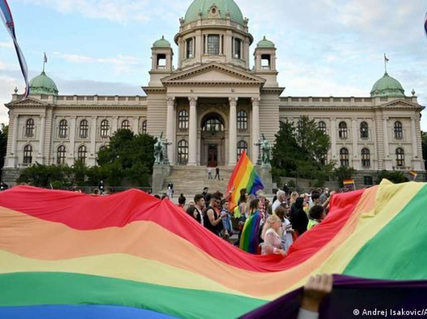 Vuçiqi ndalon Europride në Serbi për shkak të Kosovës, por mund të ketë incidente