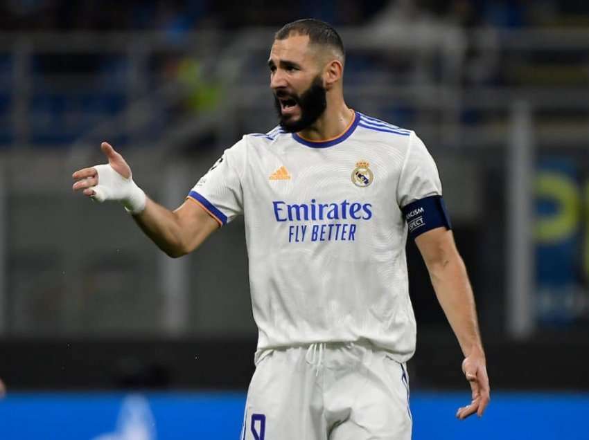 Benzema luan me dorë të fashuar, zbulohet arsyeja