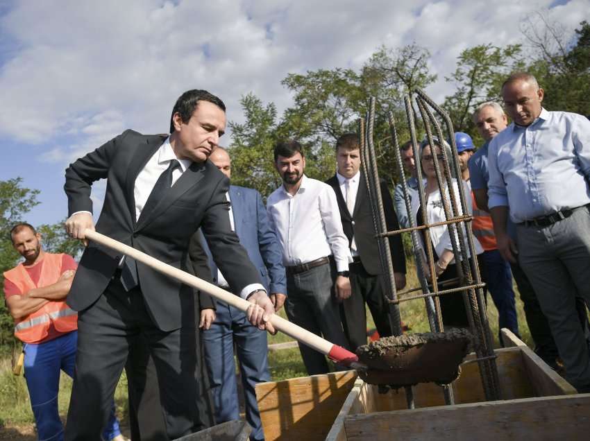 Kryeministri Kurti vuri gurthemelin e shkollës “Ilir Konushevci”