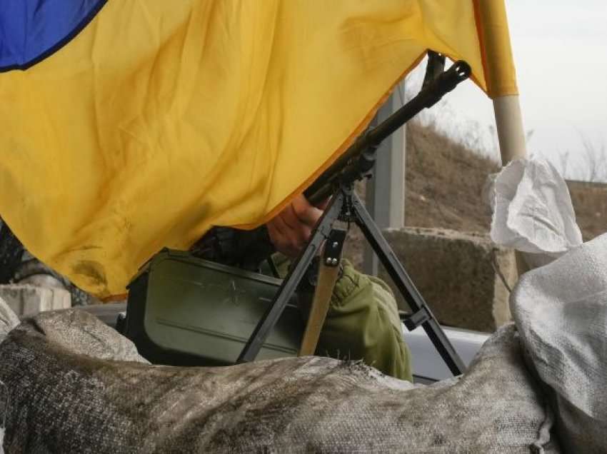 Ukraina përparon 50 km pranë Kharkiv, çliron më shumë se 20 fshatra – pamje që tregojnë “uljen e flamurit sovjetik”