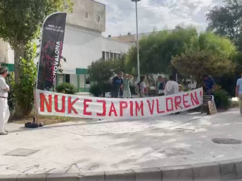 “Nuk e japim Vlorën”/ Vlonjatët nuk mirëpresin anijen speciale për prodhimin e energjisë