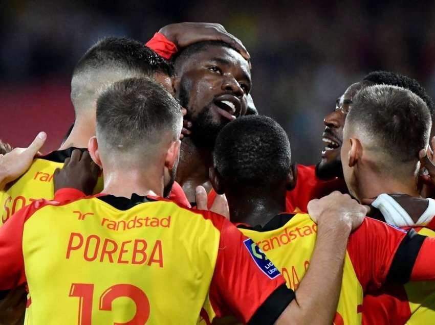 Lens triumfon ndaj Troyes dhe i merr “fronin” PSG-së