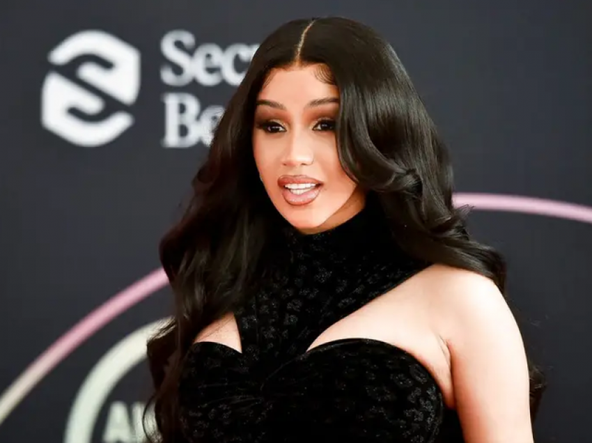 Cardi B viziton shkollën ku ka bërë gjimnazin dhe nxënësit s'po u besonin syve