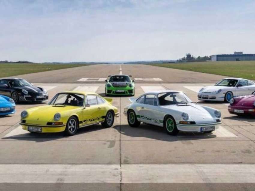 Porsche 911 Carrera RS 2.7 feston pesë dekada