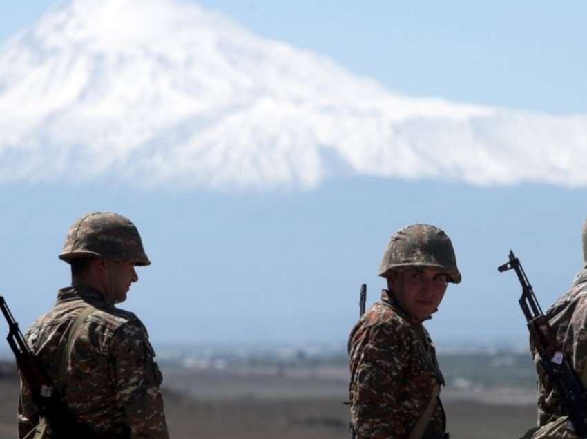 Çfarë qëndron mbrapa luftimeve të reja mes Armenisë dhe Azerbajxhanit?