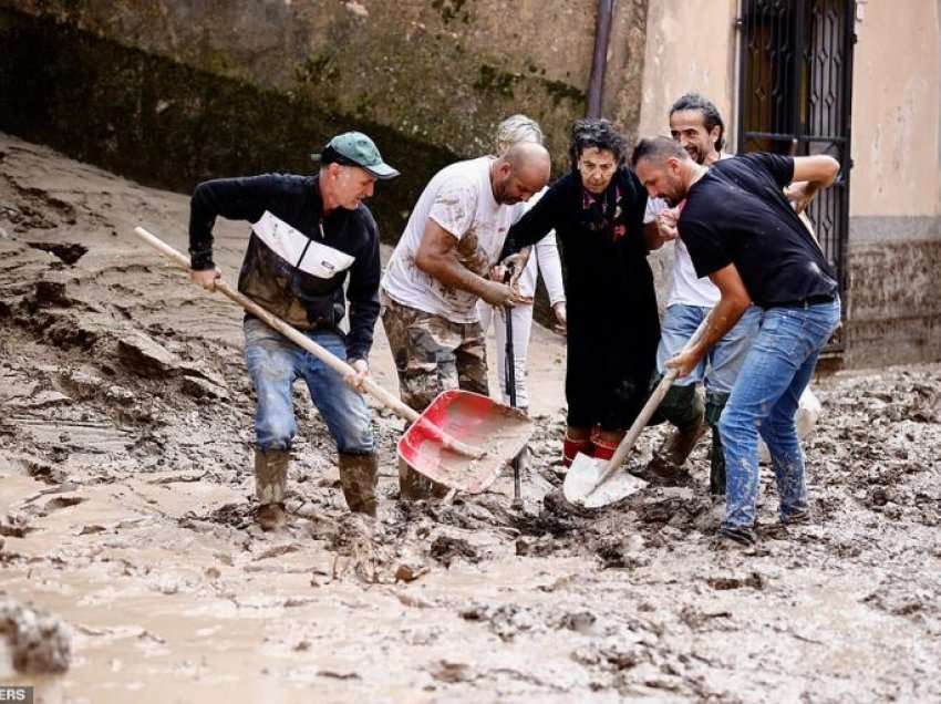 Italia e zhytur në baltë nga përmbytjet e mëdha, rritet bilanci i viktimave