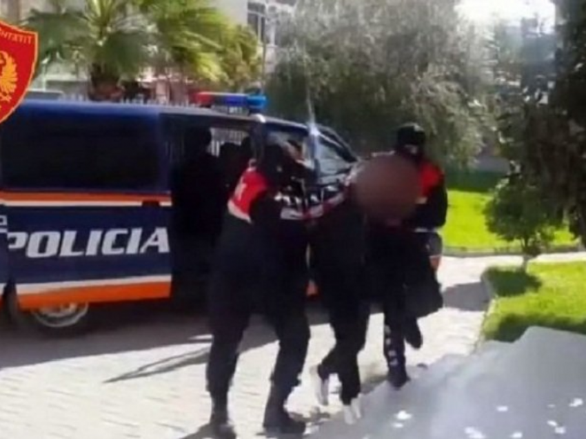 I vodhi me dhunë varësen e floririt një shtetaseje, arrestohet 32-vjeçari në Durrës