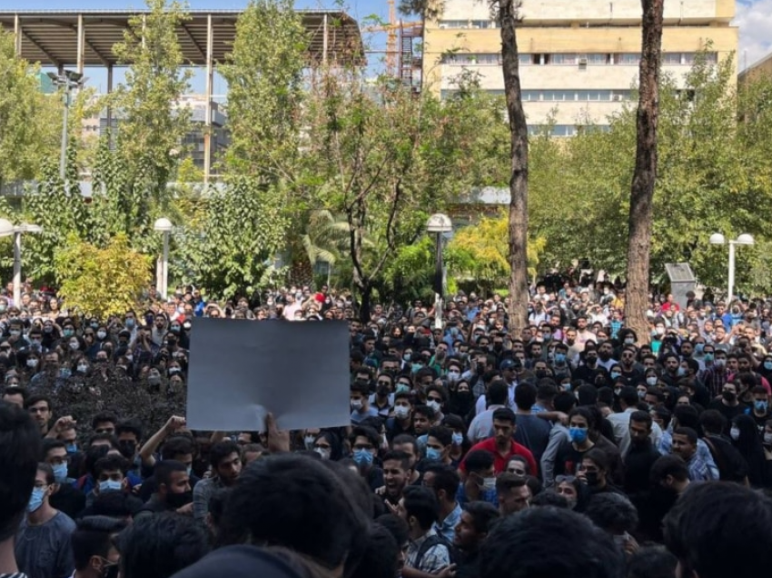 Raportohet për katër të vrarë në protestat në Iran