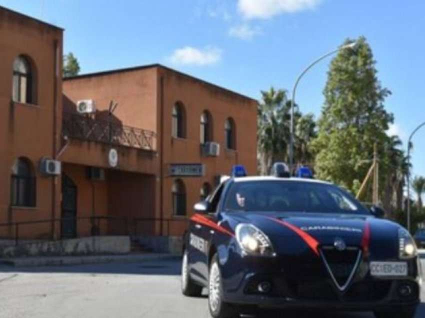 Nëna dhe motra detyronin të miturën të prostituonte në këmbim të parave, arrestohen nga policia