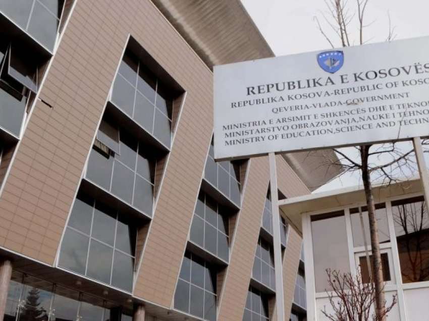 MAShT fton studentët e interesuar për doktoraturë, mbështetje prej 8 mijë e 500 euro