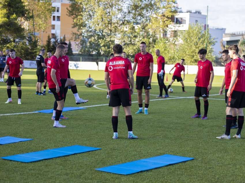 Debutuesit Berisha e Ismaili rrëfejnë emocionet e para me kuqezinjtë