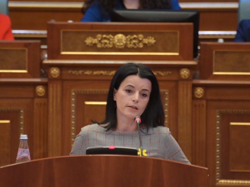 Vasfije Krasniqi dorëhiqet nga pozita e deputetes së VV-së, e tregon arsyen