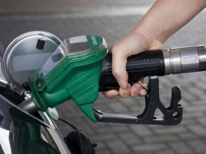 ​Benzina lirohet për një cent