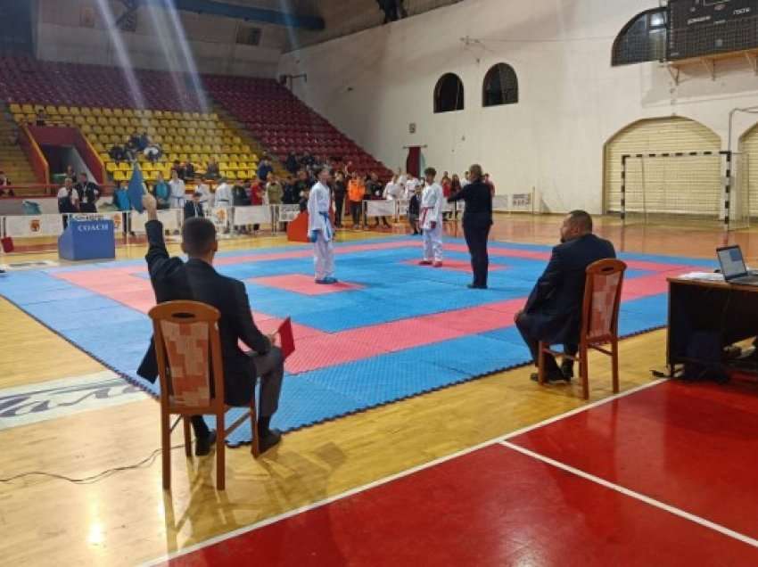 Ademi dominoi garën deri më 68 kg