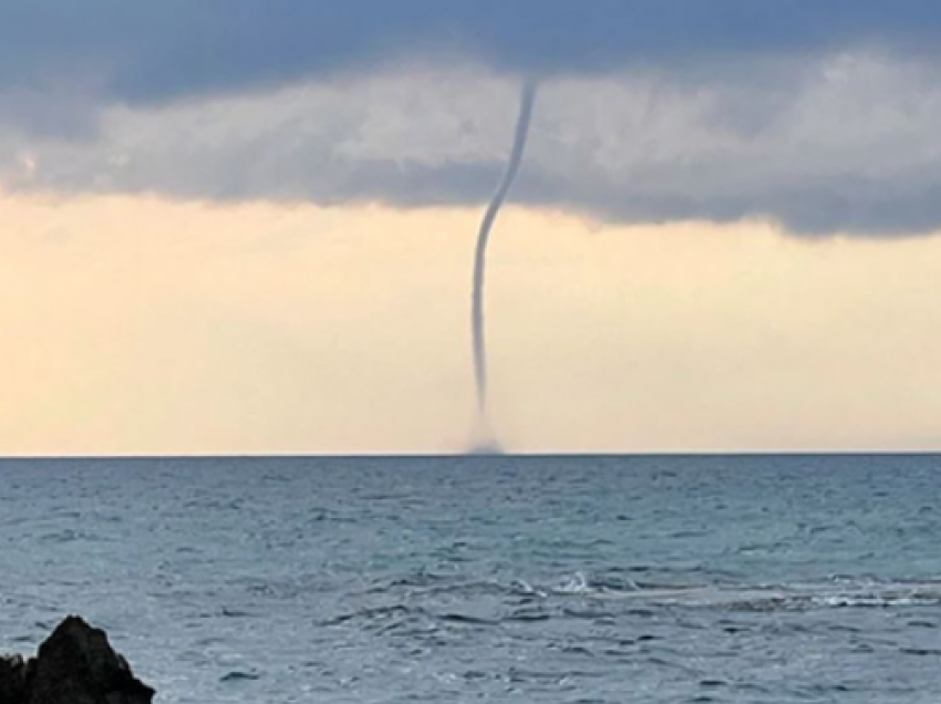 Stuhi të forta dhe rrezik për tornado! Ja çfarë pritet të ndodhë me motin në orët e mbrëmjes, zonat më të prekura