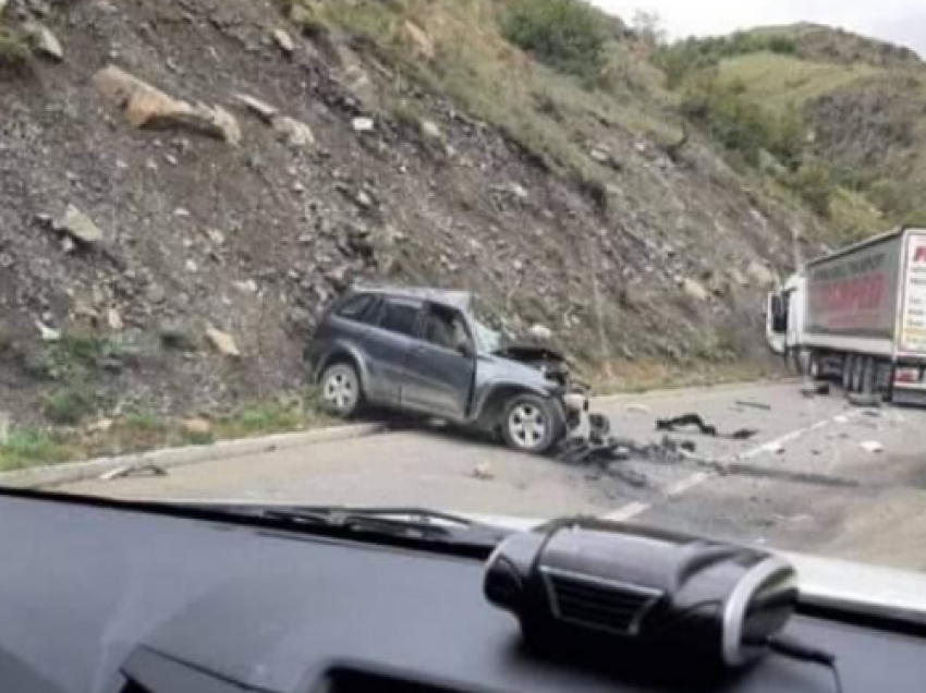 Dalin pamjet e aksidentit afër Zveçanit, ku mbeti i vdekur një zyrtar policor