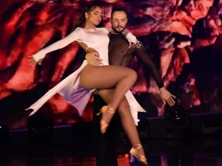 “Efekti i fluturës” – Arta Nitaj duket sensuale në imazhet e shkëputura nga performanca e saj