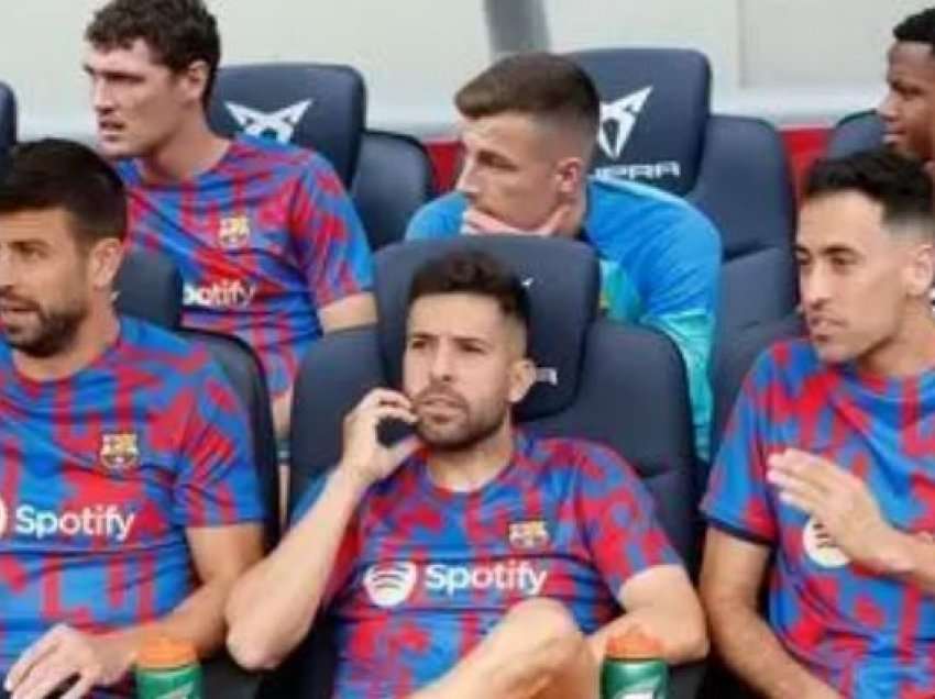 Busquets, Pique dhe Alba, hipoteka 200 milionëshe si “gur në qafën” e Barcelonës