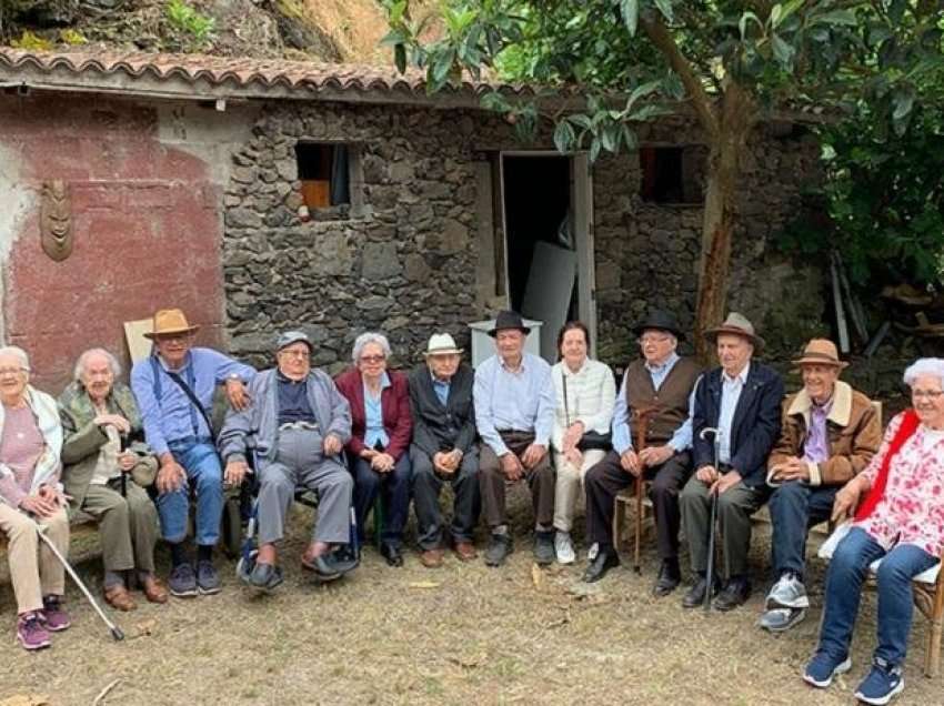 12 vëllezër e motra thyejnë rekordin botëror me moshë të kombinuar mbi 1058 vjeç