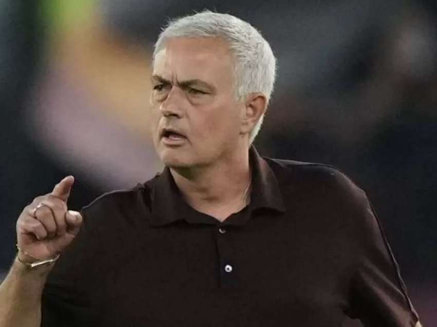 Mourinho në të gjithë fushën