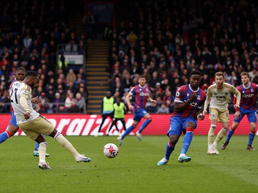 E pëson nga Crystal Palace, Leicester vuan në zonën e rrezikut