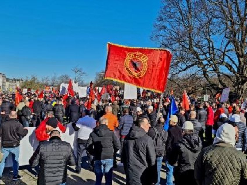 Protestë në Hagë në mbështetje të ish-eprorëve të UÇK-së