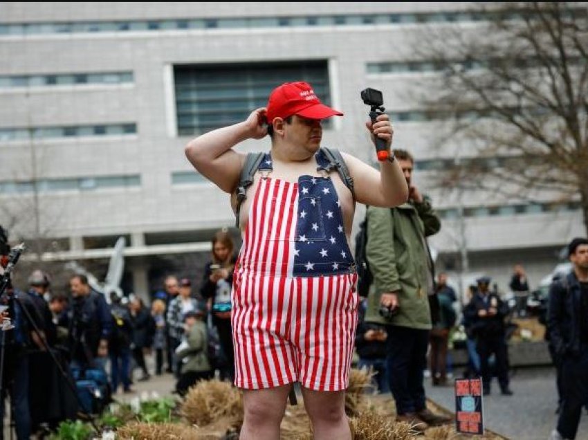 Gjykimi i Trump, protestues mblidhen jashtë gjykatës së New York-ut