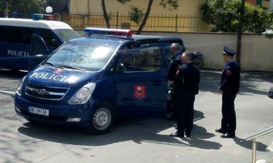 Ishte i parkuar, digjet një automjet në Korçë, flasin familjarët: Nuk kemi konflikte