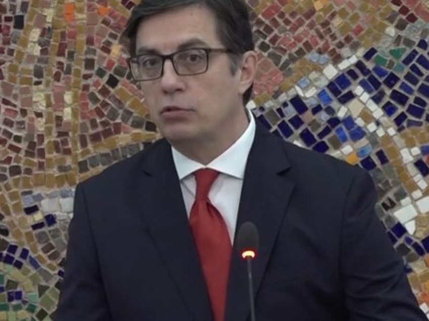 Pendarovski është kundër rritjes së pagave për funksionarët