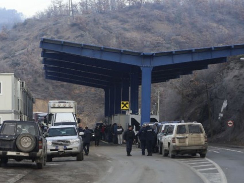 Serbi që sulmoi dje zyrtarin policor në Jarinje pritet që edhe sot të paraqitet para gjykatësit