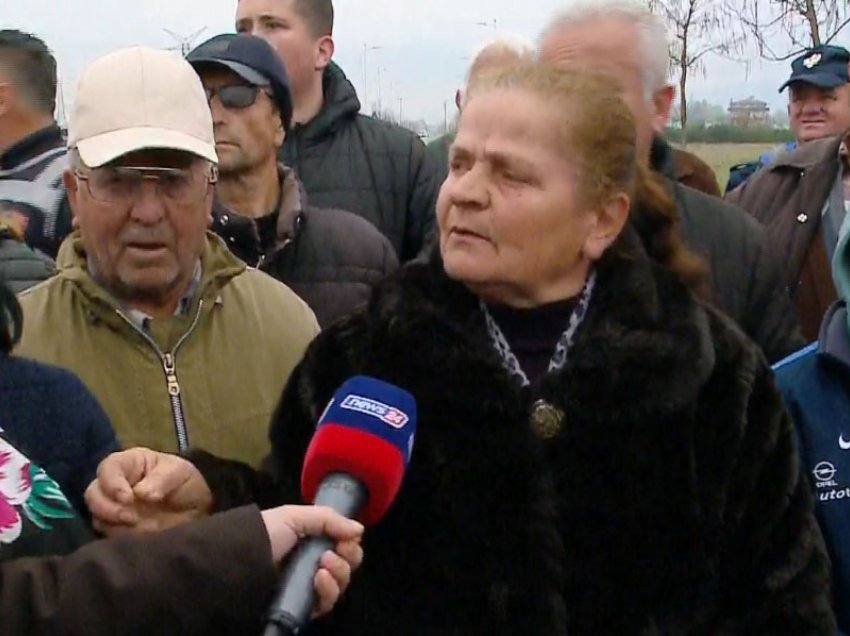 “Shteti na ka shitur”/ Banorët e Bërxullës sërish në protestë: Kryeministri të mos bëjë sehir, të vijë të ballafaqohet me ne