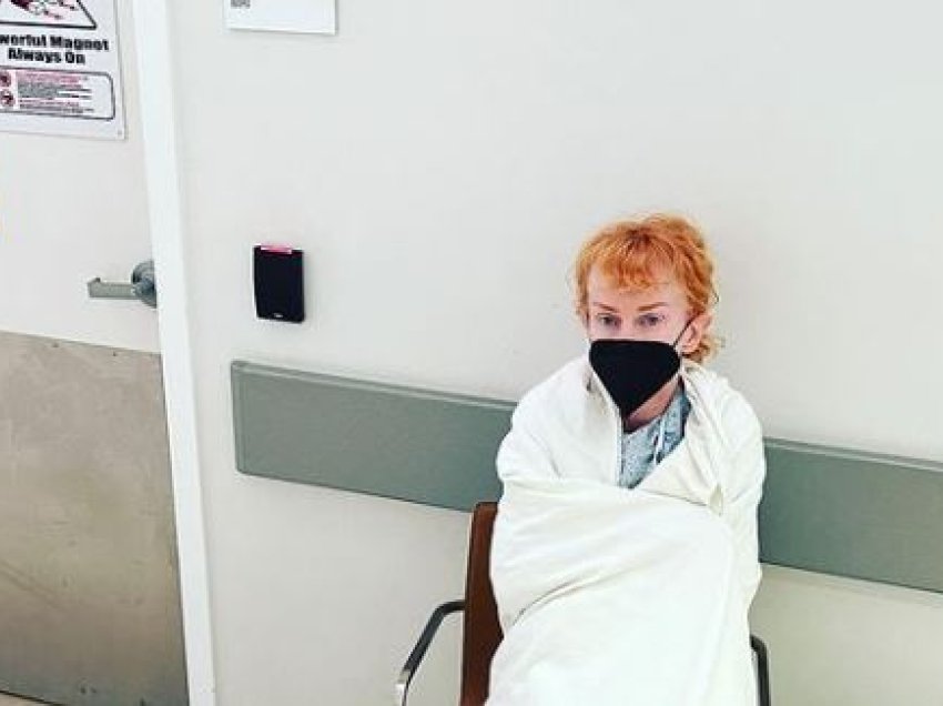 Aktorja Kathy Griffin i festoi Pashkët në spital