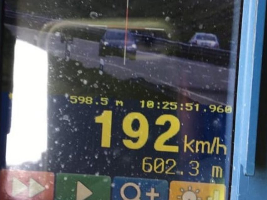 Voziti 192 km/h, Policia e gjobit me 300 euro, 3 pikë negative dhe 3 muaj ndalim të vozitjes