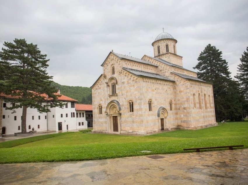 “Manastiri i Deçanit ende në rrezik”