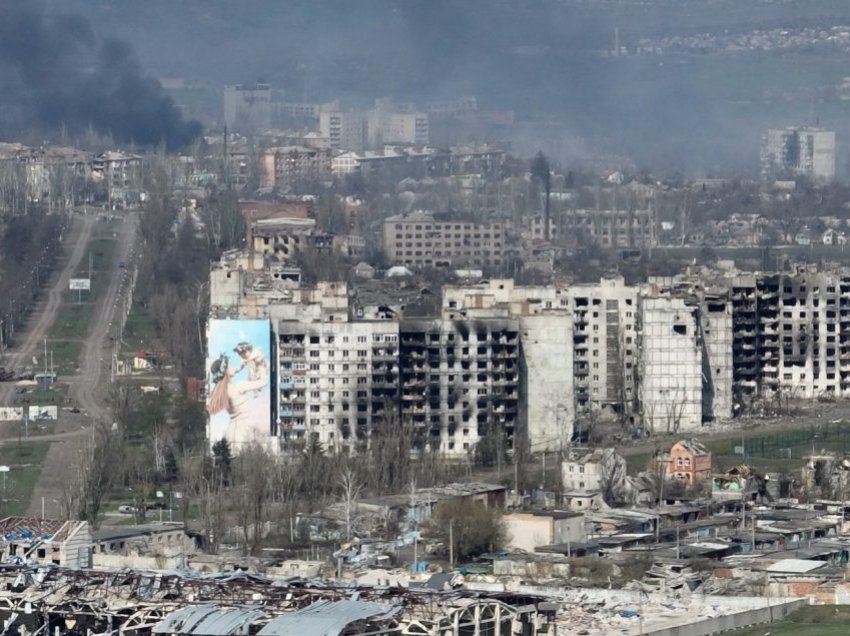 Beteja për Bakhmutin po vazhdon, pamjet nga ajri tregojnë luftimet e ashpra që po zhvillohen