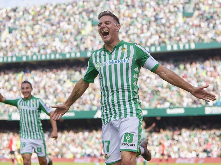 Legjenda spanjolle “var këpucët” si “rekordmen” i Real Betis