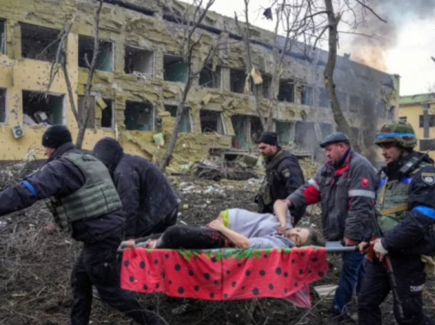 Fotografia e shtatzënës së plagosur në Ukrainë fiton çmimin e vitit