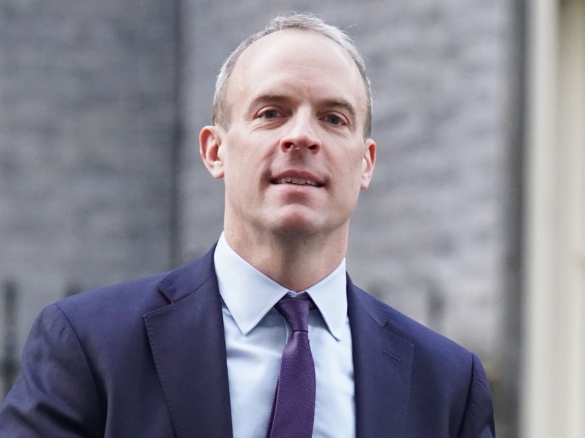 Zv/kryeministri britanik Dominic Raab jep dorëheqjen për shkak të ankesave për bullizëm