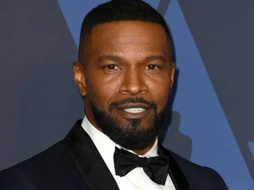 Pas hospitalizimit me urgjencë, Jamie Foxx tashmë është zgjuar dhe i vetëdijshëm