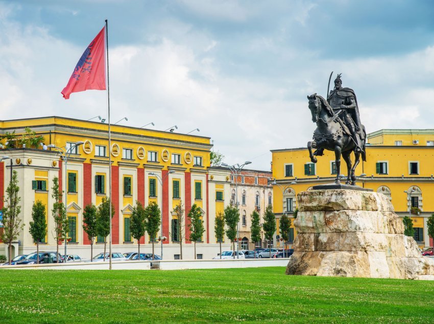 Shqipëria heq përkohësisht vizat turistike për qytetarët e 5 shteteve