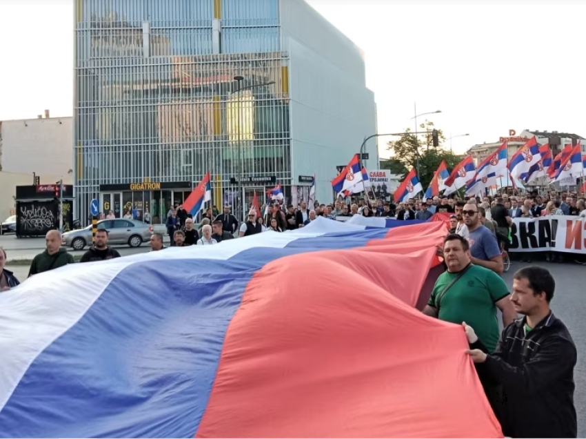 E djathta në Serbi proteston kundër marrëveshjes me Kosovën