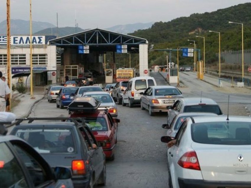 Përgjysmohet numri nga viti i kaluar/ Shqiptarët nuk zgjedhin më Greqinë për të emigruar dhe qëndruar