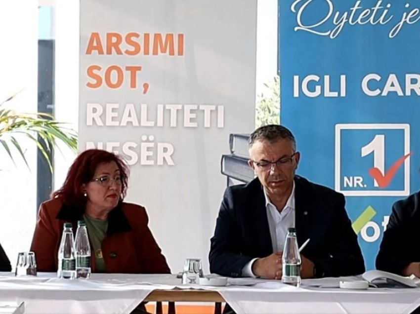 “Fokusi te arsimi dhe rinia”, Igli Cara takim me mësues dhe pedagog, prezanton programin “Durrësi 2023-2027”