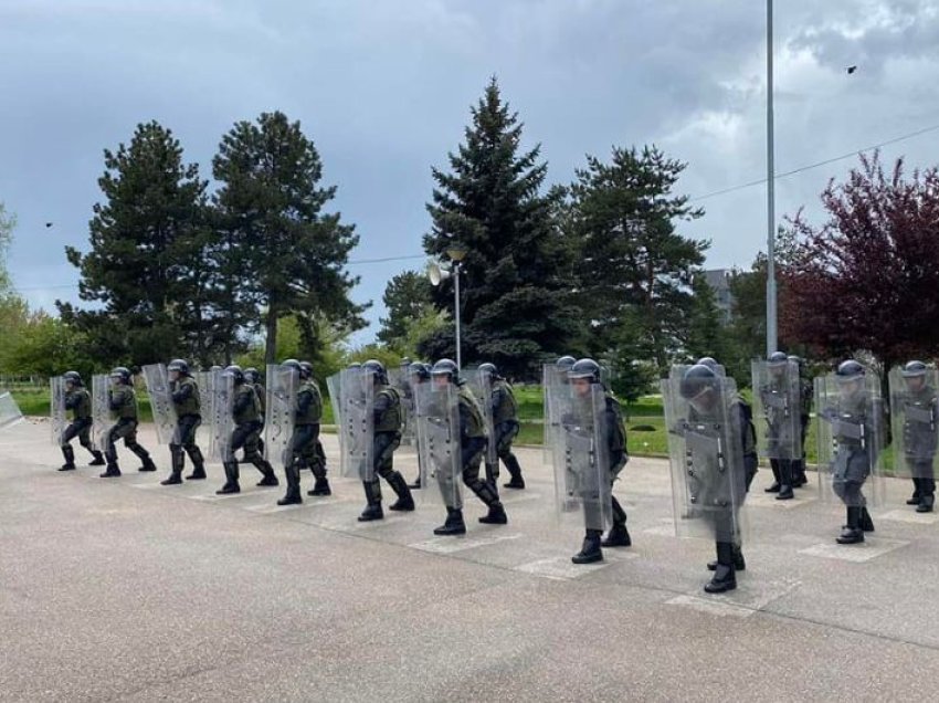 Karabinierët italianë monitorojnë Policinë Ushtarake të FSK-së