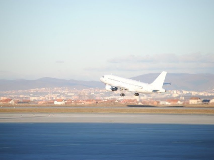 Aeroporti “Adem Jashari” me rekord të ri në numër të udhëtarëve dhe fluturimeve