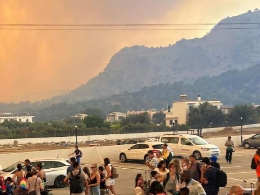 Humbi punën dhe kursimet pas djegies së hotelit në Rodos, 22-vjeçari shqiptar bie pre e mashtrimit