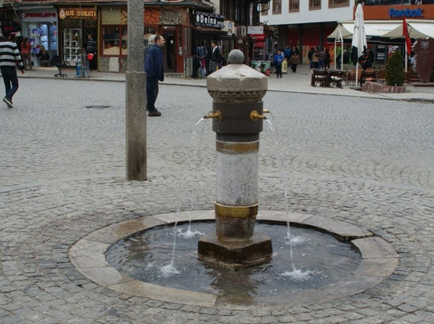 Lëshuan muzikë me zë të lartë, iniciohen pesë raste ndaj pronarëve të lokaleve në sheshin “Shadërvan” në Prizren