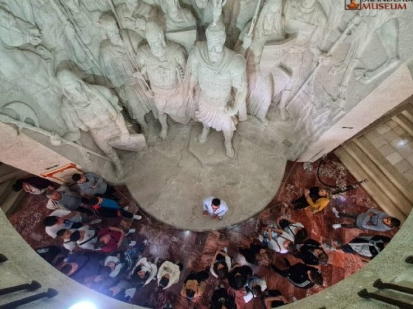 Drejtori i muzeut “Gjergj Kastriot Skënderbeu”: Fluks i lartë turistësh, kryesojnë polakët