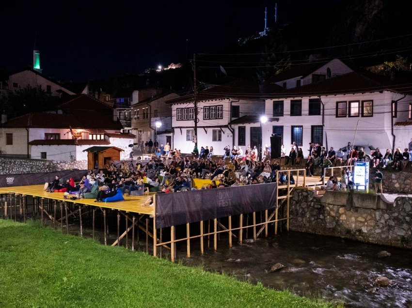 Dy punëtorë sigurimi denoncohen se sulmuan dhe kërcënuan dy të rinj në ‘Doku Night’ në Prizren